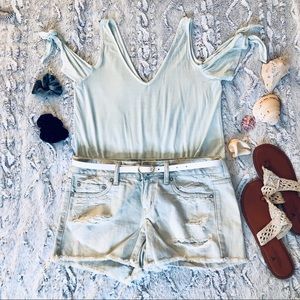 AE Light wash denim shorts ✨